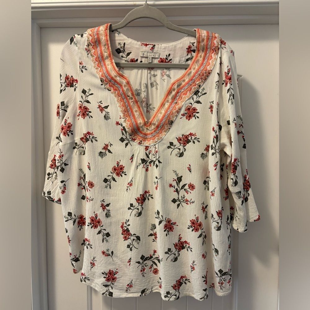 Skies are Blue Lorinda Embroidery Detail Floral Top Size 1X